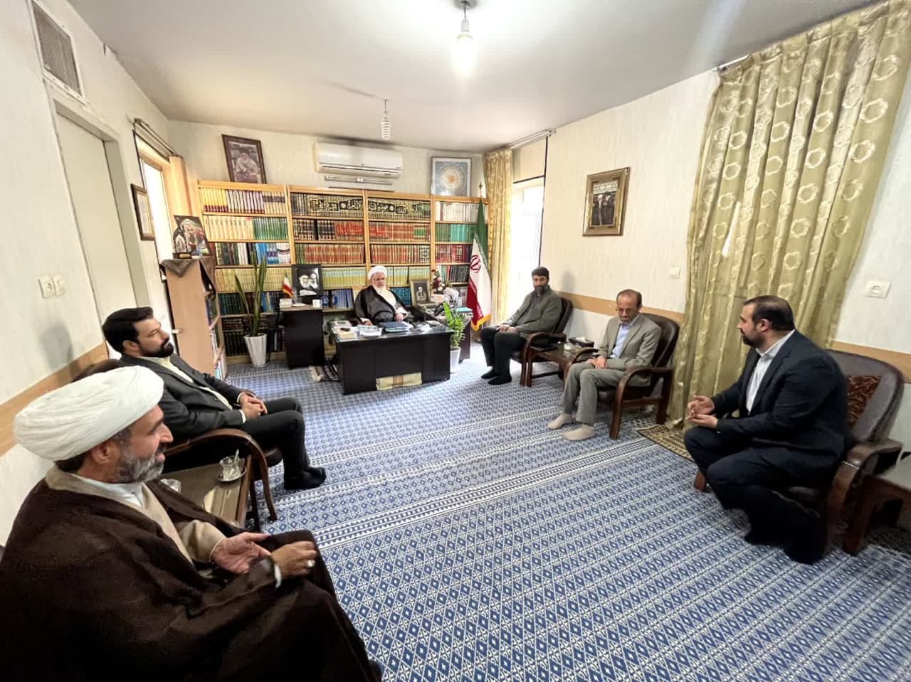 ديدار معاون فرهنگي ستاد هماهنگي کانون هاي مساجد کشور با امام جمعه يزد