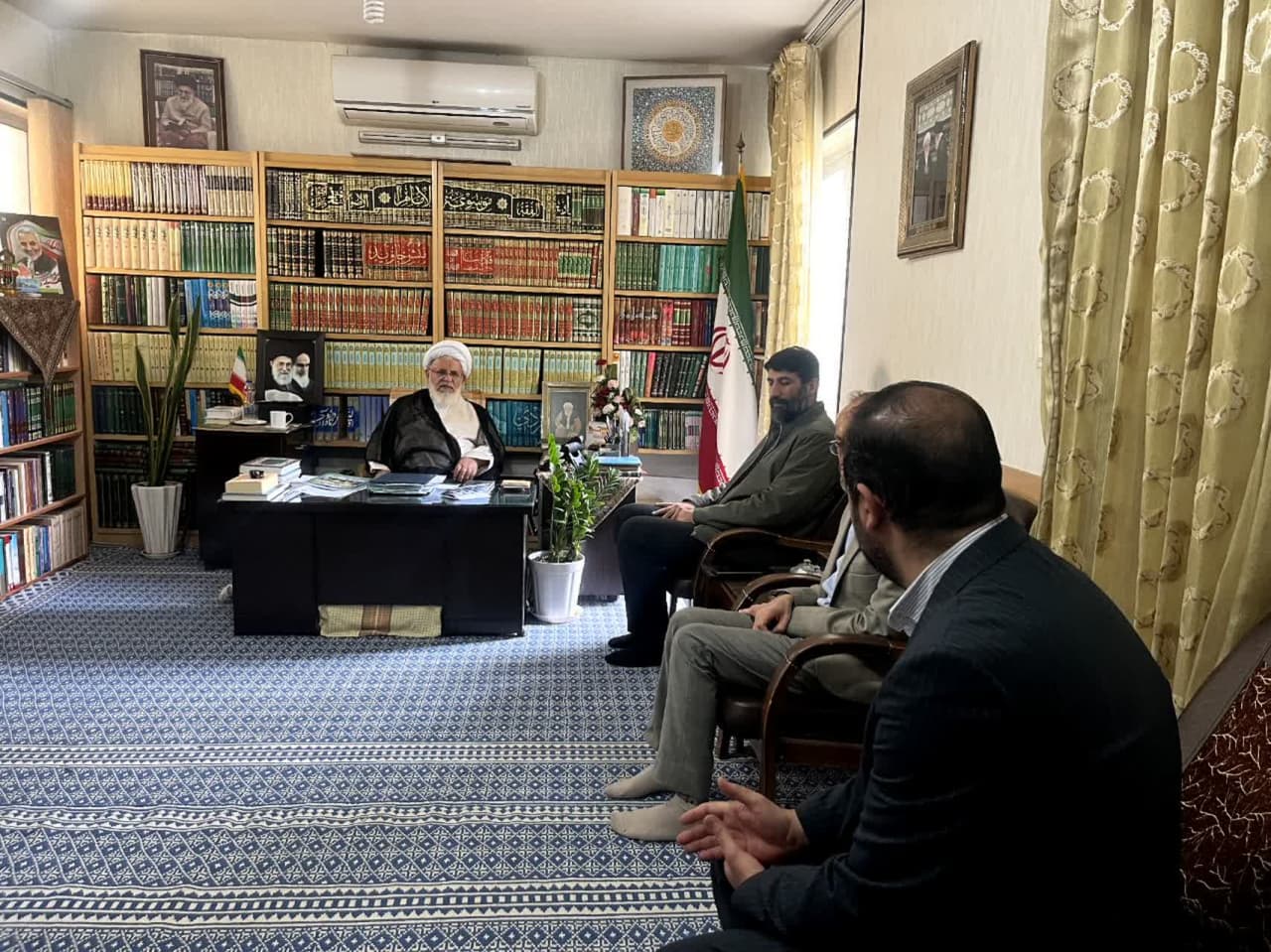 ديدار معاون فرهنگي ستاد هماهنگي کانون هاي مساجد کشور با امام جمعه يزد