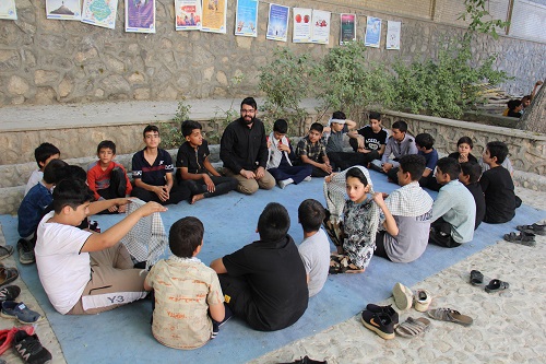 تصاوير حضور پسران در اردوي 1400 نفره کانون هاي مساجد شهر يزد در اردوي فرهنگي تربيتي منشاد
