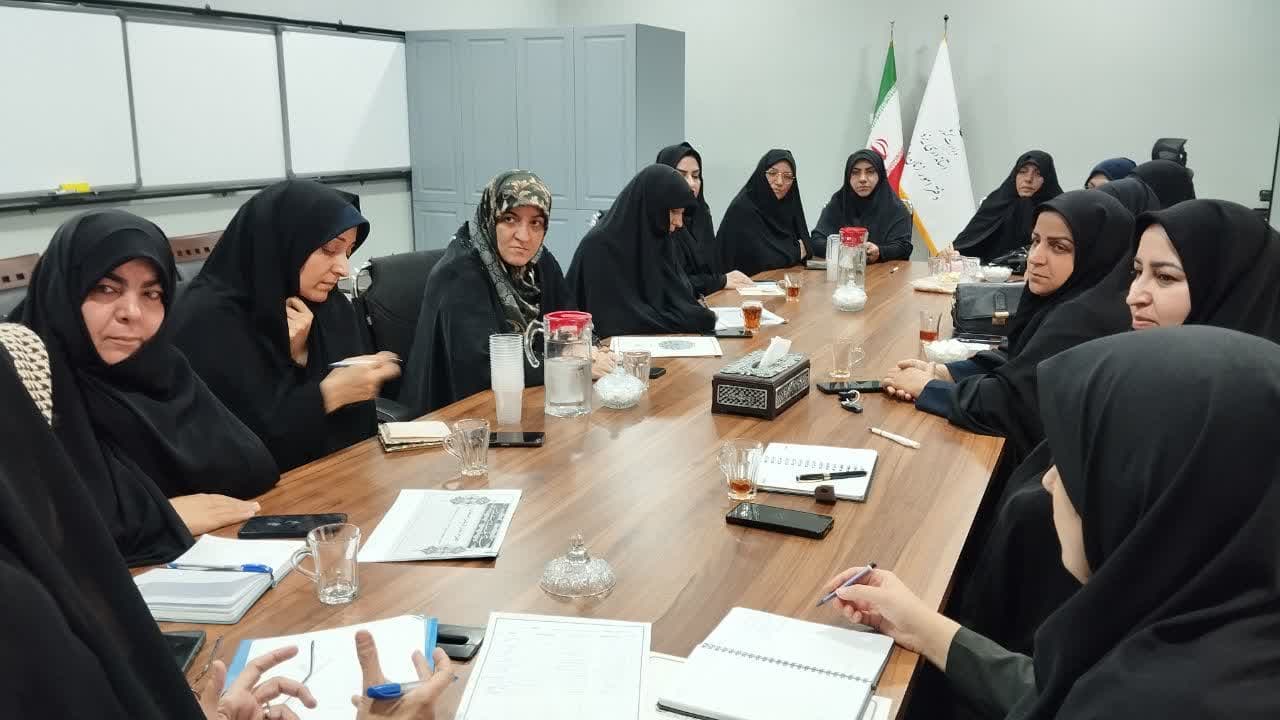 حضور کارشناس ستاد هماهنگي کانون هاي فرهنگي هنري مساجد استان يزد در  جلسه کميته فرهنگي و آموزشي بانوان ستاد اربعين استان